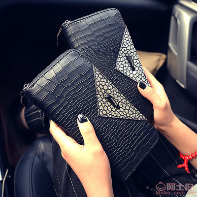 时尚与功能并存 新款女士长款手拿包选购指南